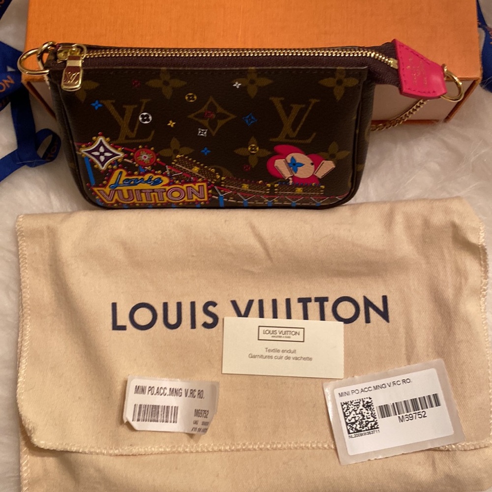 Louis Vuitton 2020 Vivienne—Christmas Limited Edition-Monogram Mini Ponchette - Picture 8 of 8